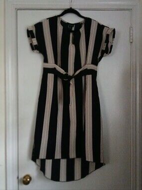 ENFOCUS STUDIOS Black and Cream Vertical Stripe Belted Dress Size 6